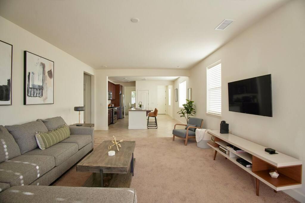 New Upscale House, Tahoe 30-Min W/ Cal King รีโน ภายนอก รูปภาพ