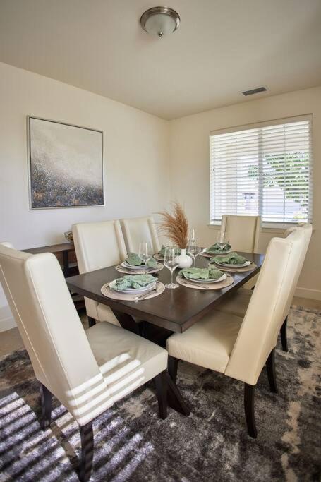 New Upscale House, Tahoe 30-Min W/ Cal King รีโน ภายนอก รูปภาพ