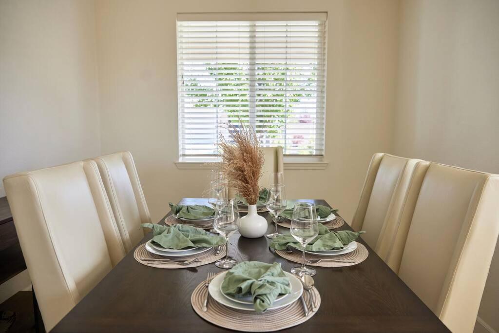 New Upscale House, Tahoe 30-Min W/ Cal King รีโน ภายนอก รูปภาพ