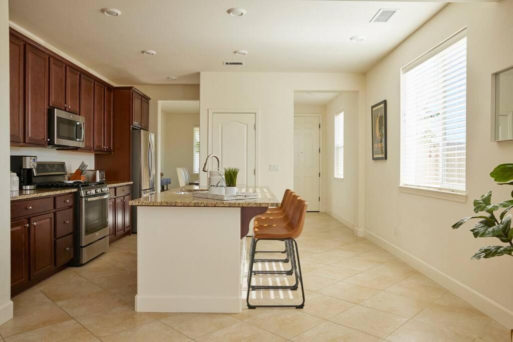 New Upscale House, Tahoe 30-Min W/ Cal King รีโน ภายนอก รูปภาพ
