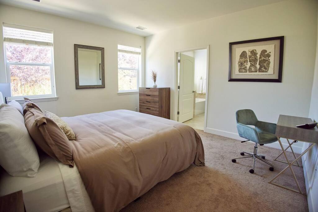New Upscale House, Tahoe 30-Min W/ Cal King รีโน ภายนอก รูปภาพ