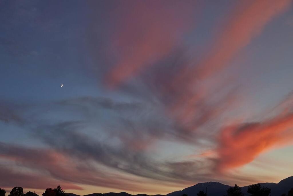 New Upscale House, Tahoe 30-Min W/ Cal King รีโน ภายนอก รูปภาพ