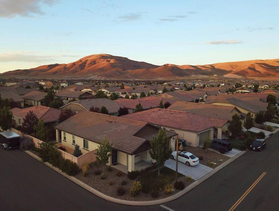 New Upscale House, Tahoe 30-Min W/ Cal King รีโน ภายนอก รูปภาพ