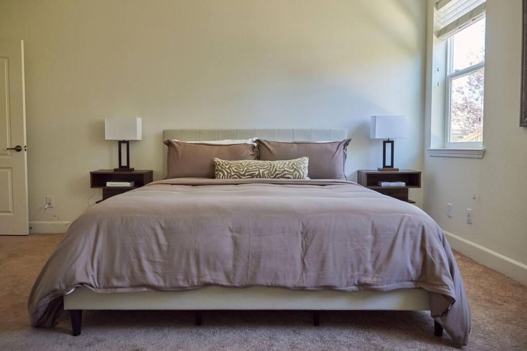 New Upscale House, Tahoe 30-Min W/ Cal King รีโน ภายนอก รูปภาพ